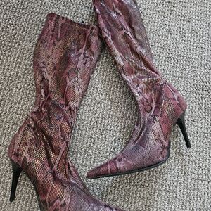 Stylish Pink Snakeskin Women's Boots